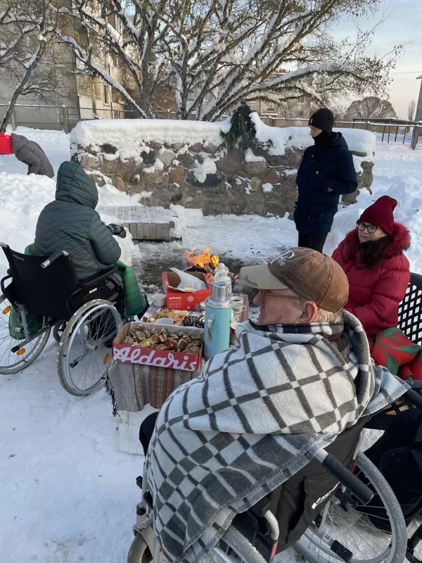 Ziemassvētki sabraukuši rakstītām kamanām